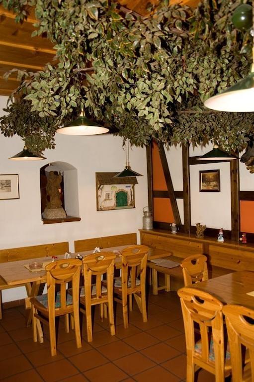 Gasthof Ludl Groß-Enzersdorf Exterior foto